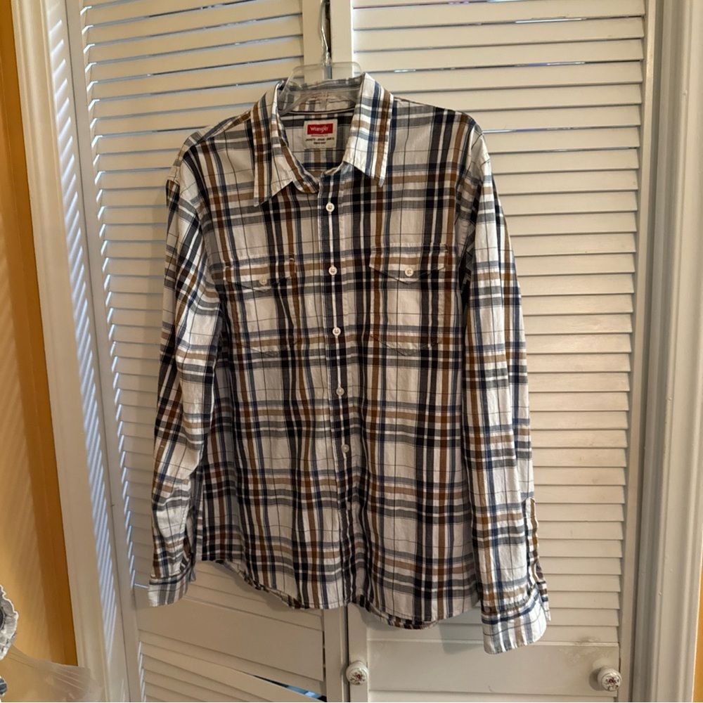 Wrangler Men's Casual Button Down Shirt - White, Black, Brown Plaid